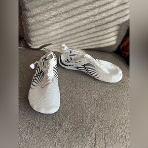 Peak Footwear Women’s Black/White Barefoot Shoes Size 37 (US 6.5)